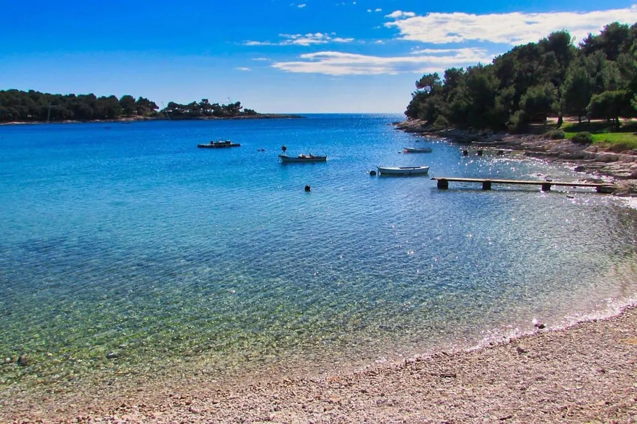 Sunny Aura Beach Apartment - Spacious And Bright, With Parking  Pula