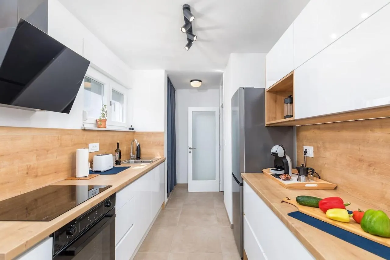 Sunny Aura Beach Apartment - Spacious And Bright, With Parking 0*, Pula Croatia