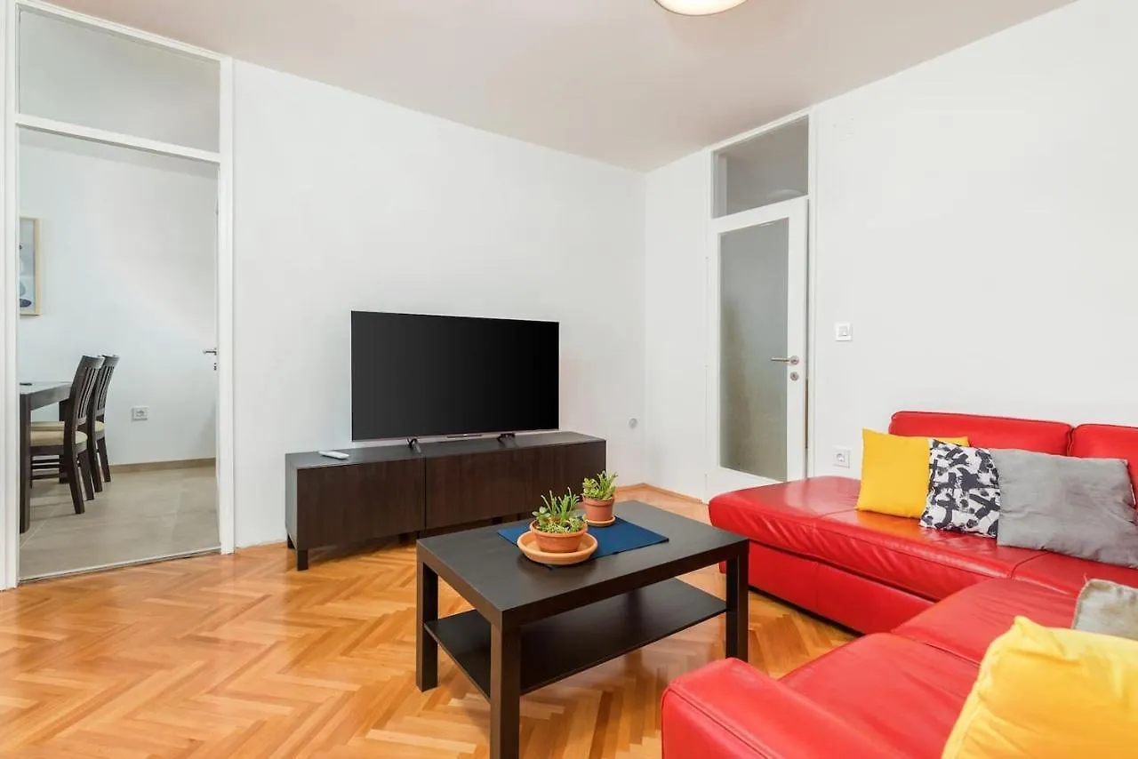 Sunny Aura Beach Apartment - Spacious And Bright, With Parking Pula