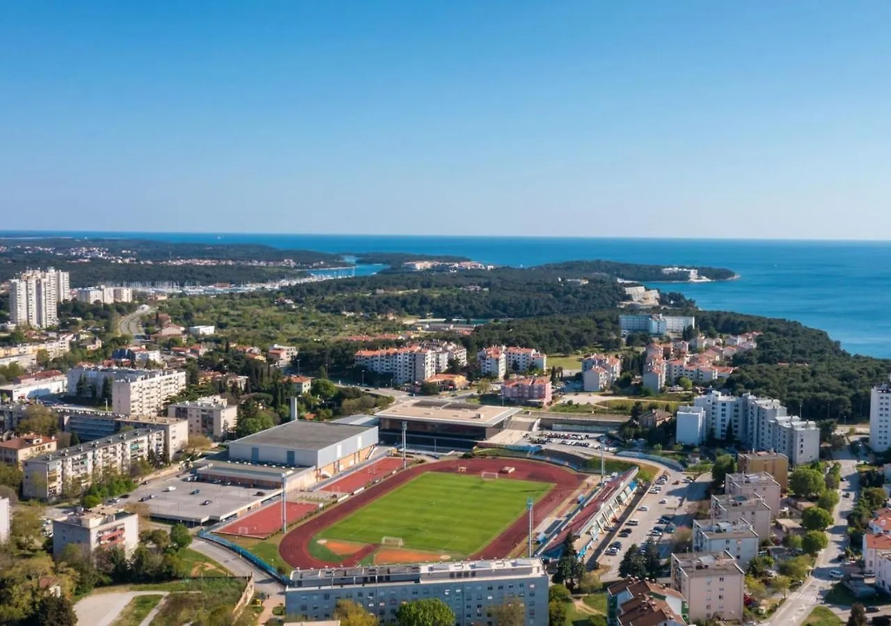 Sunny Aura Beach Apartment - Spacious And Bright, With Parking Pula