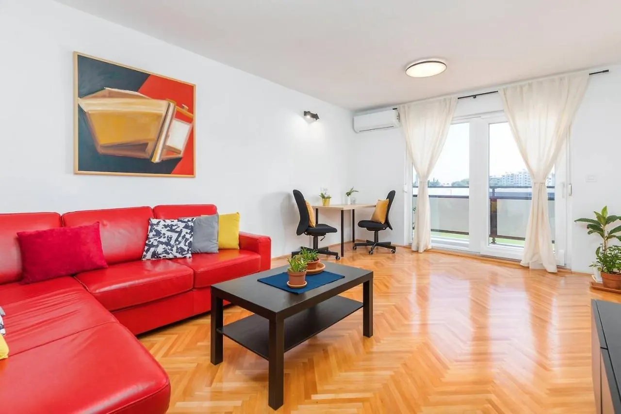Sunny Aura Beach Apartment - Spacious And Bright, With Parking Pula