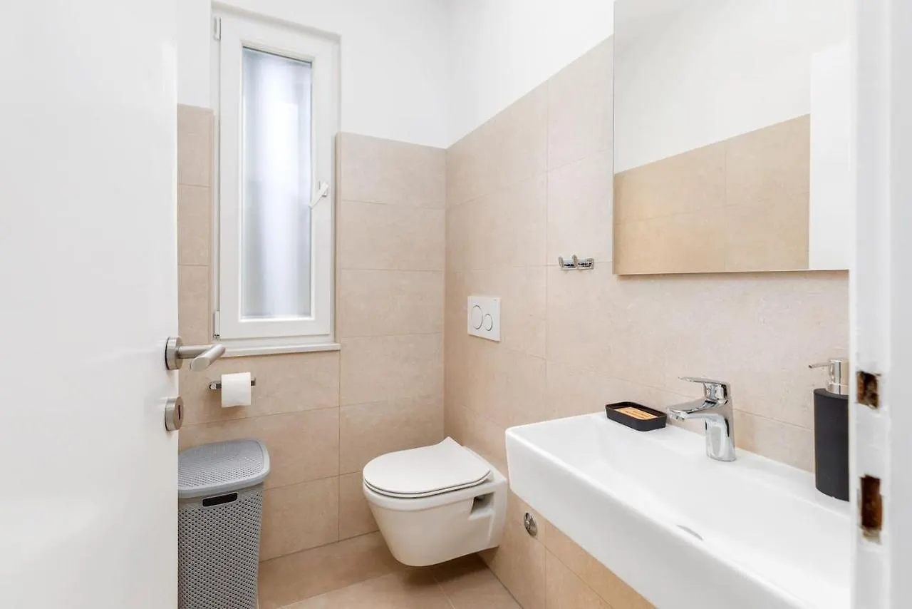Sunny Aura Beach Apartment - Spacious And Bright, With Parking Croatia