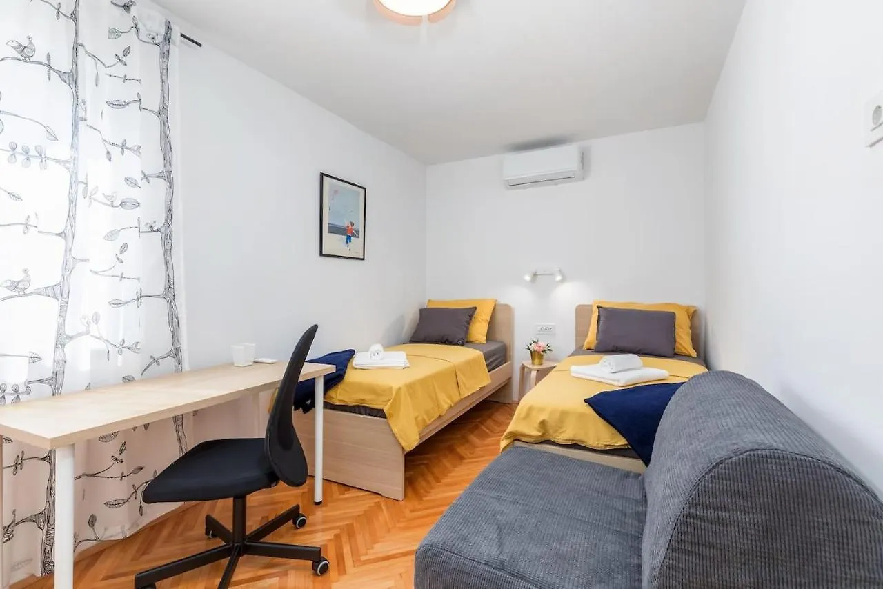 Sunny Aura Beach Apartment - Spacious And Bright, With Parking Croatia