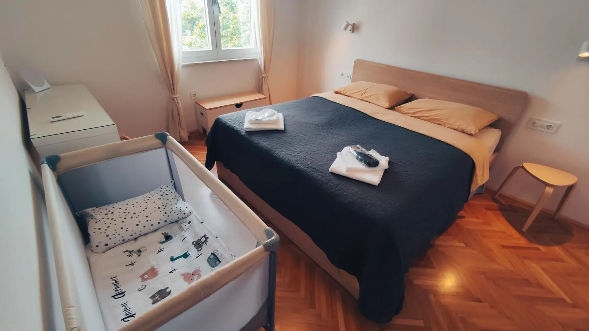 Sunny Aura Beach Apartment - Spacious And Bright, With Parking 0*, Pula Croatia