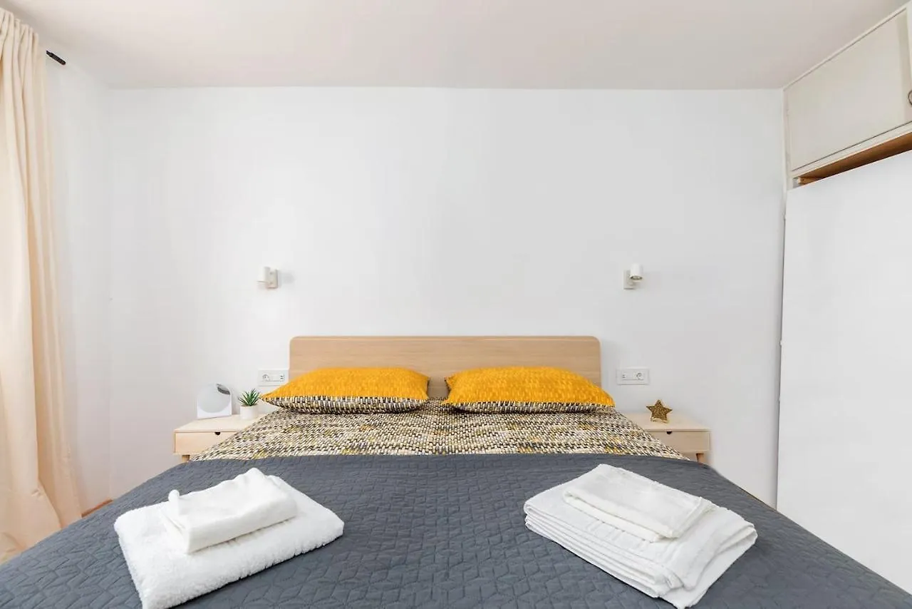 Sunny Aura Beach Apartment - Spacious And Bright, With Parking Pula 0*,