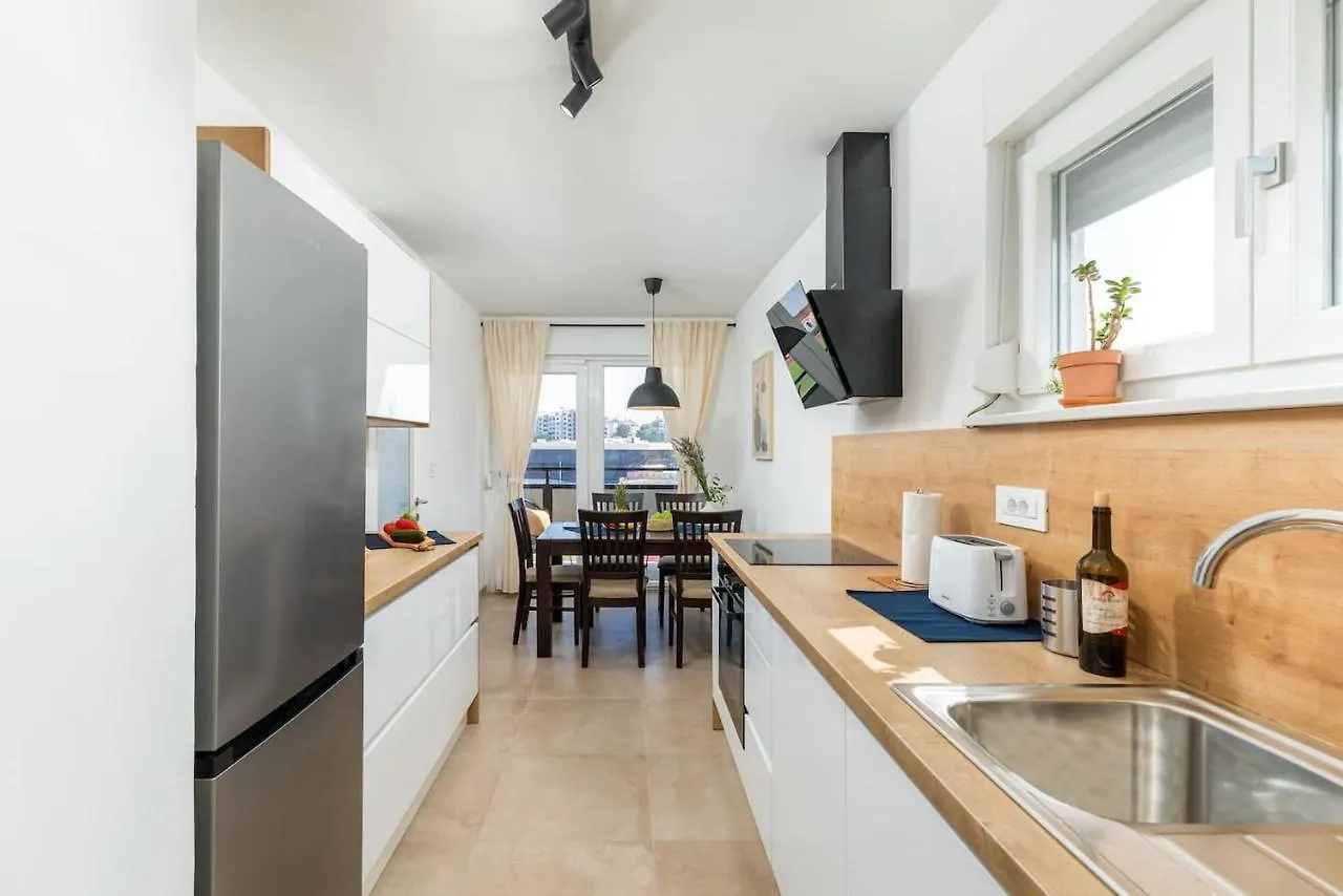 Sunny Aura Beach Apartment - Spacious And Bright, With Parking Pula Croatia
