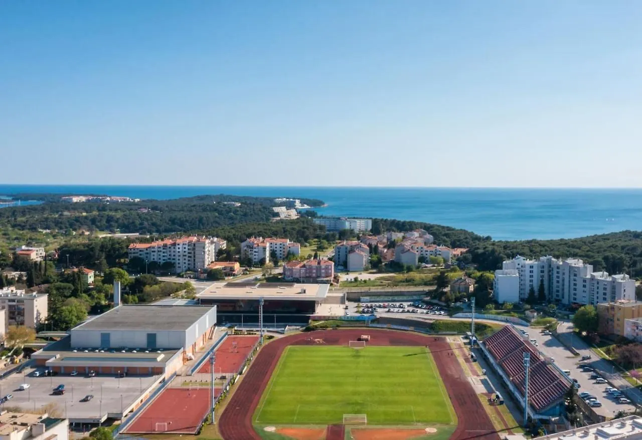 Sunny Aura Beach Apartment - Spacious And Bright, With Parking Pula