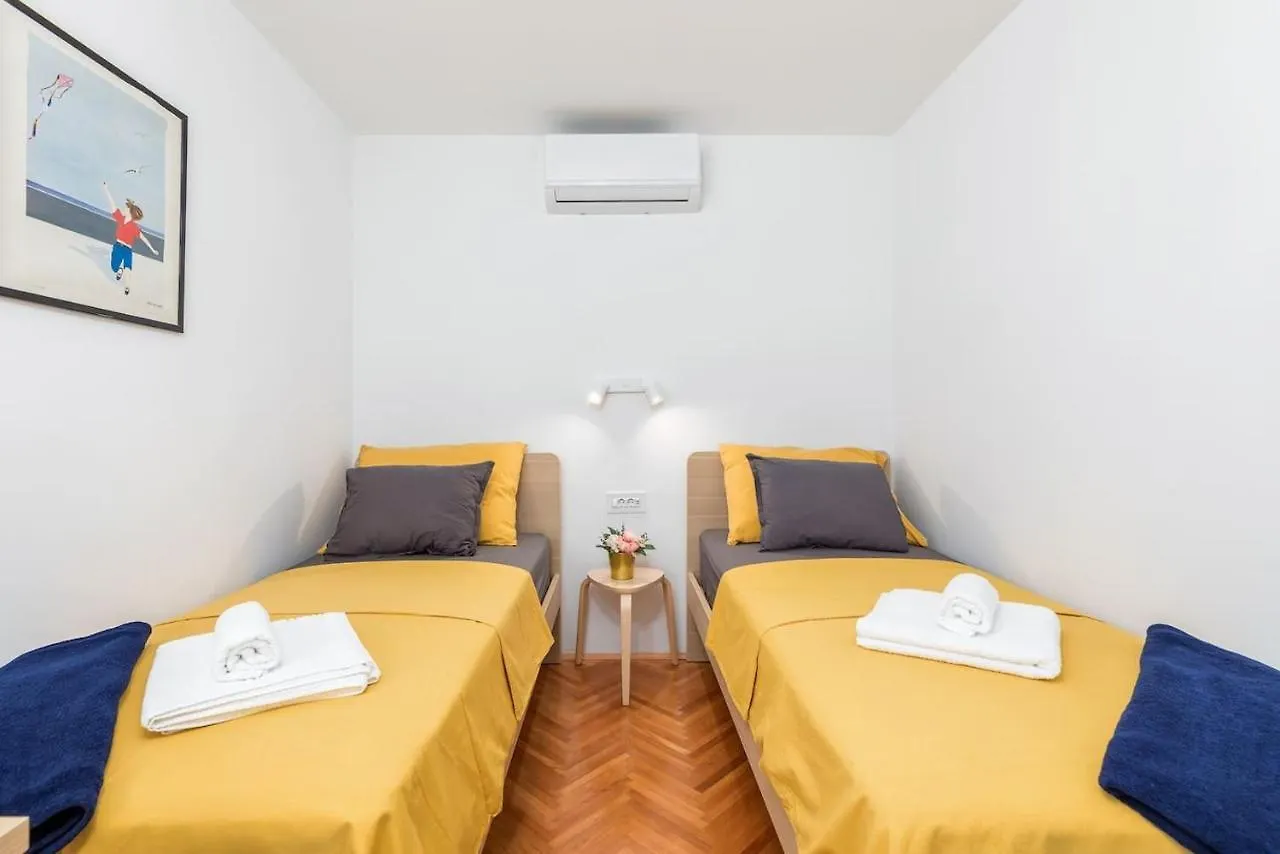 Sunny Aura Beach Apartment - Spacious And Bright, With Parking Pula Croatia