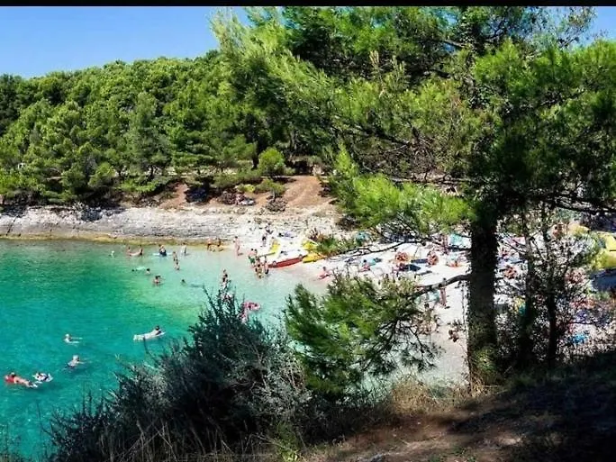 Sunny Aura Beach Apartment - Spacious And Bright, With Parking Pula
